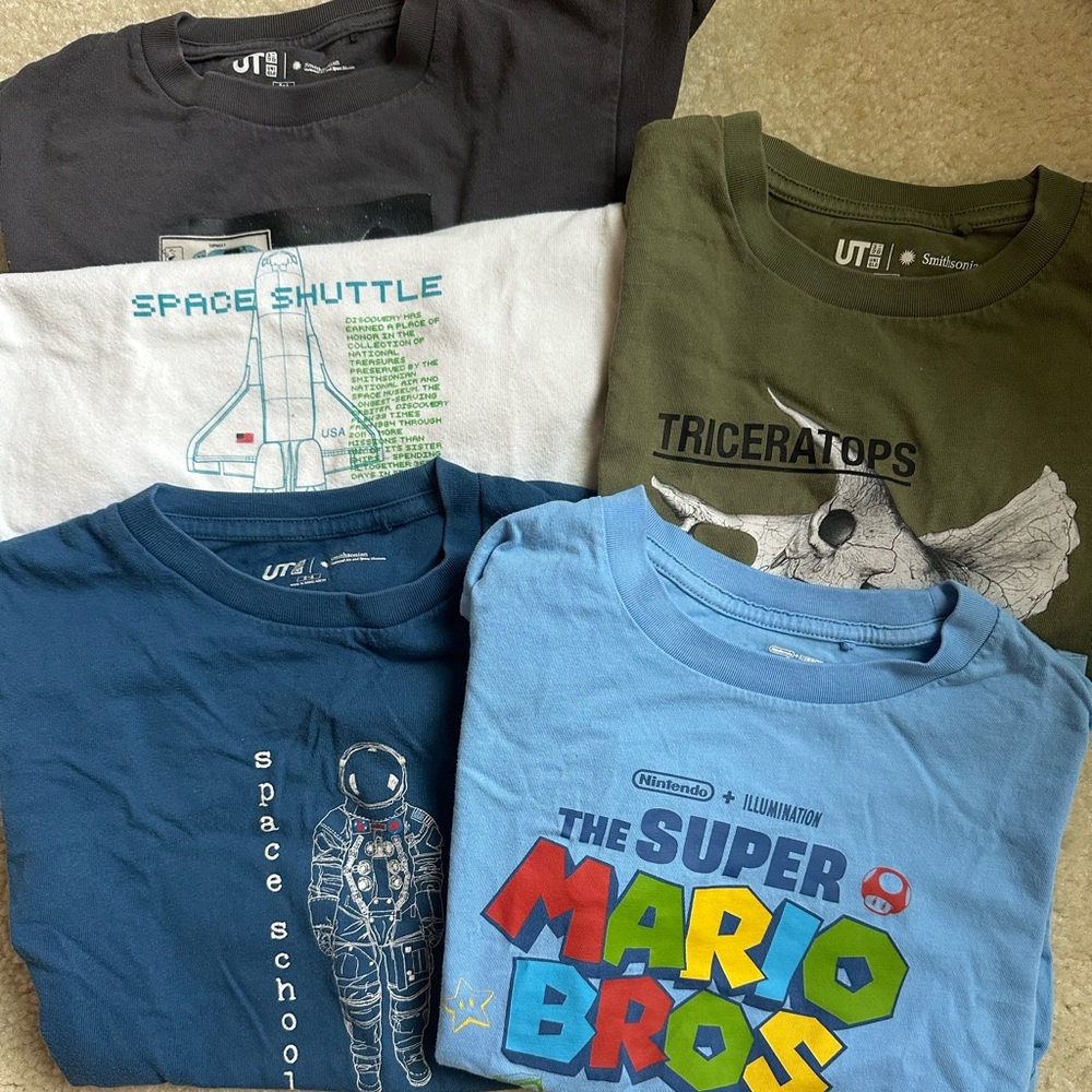UNIQLO 5-6T t shirts